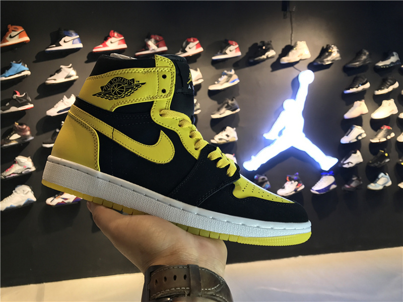 Air Jordan 1 Mid New Love 554724 035